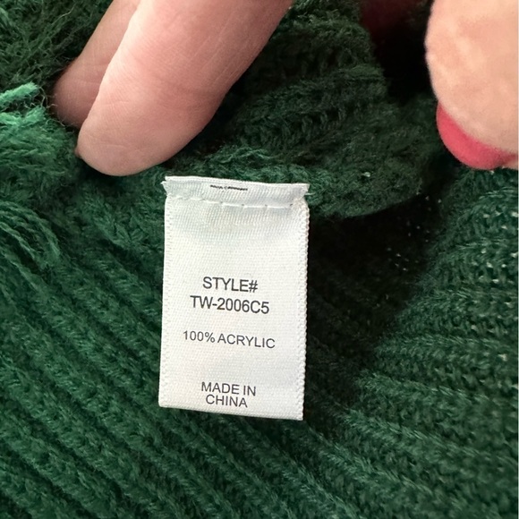 Zenana V-Neck Kelly Green Fringed Edged Sweater Size XL - Picture 12 of 13